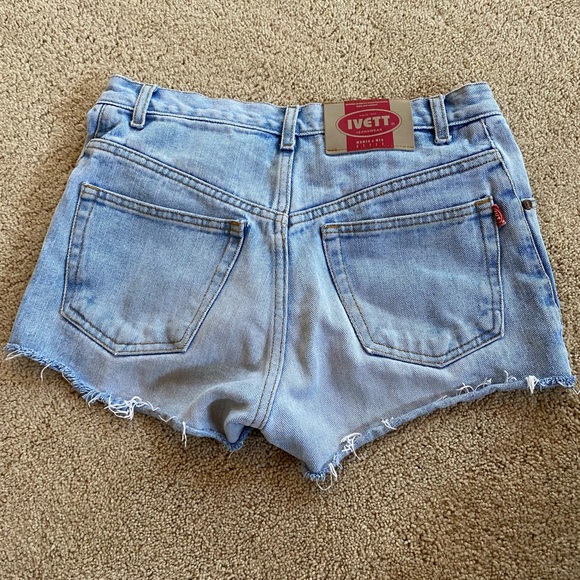 Cute cut-off shorts - Picture 2 of 4